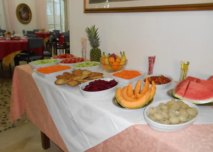 拉古娜布鲁酒店 2* 里米尼